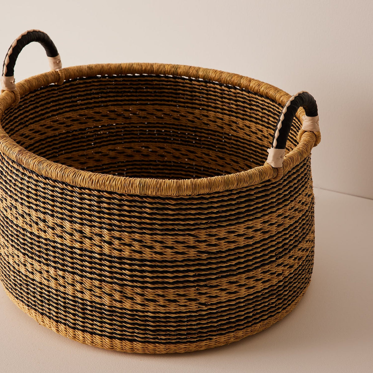 Goodee-Baba Tree-Large Woven Short Basket - Color - Black/Natural