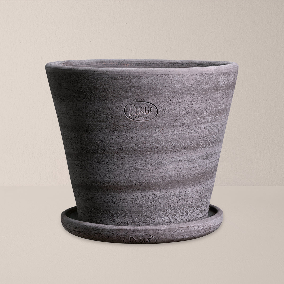 Goodee-Bergs Potter-Julie Ø30 Planter & Saucer - Color - Raw Rustic Grey