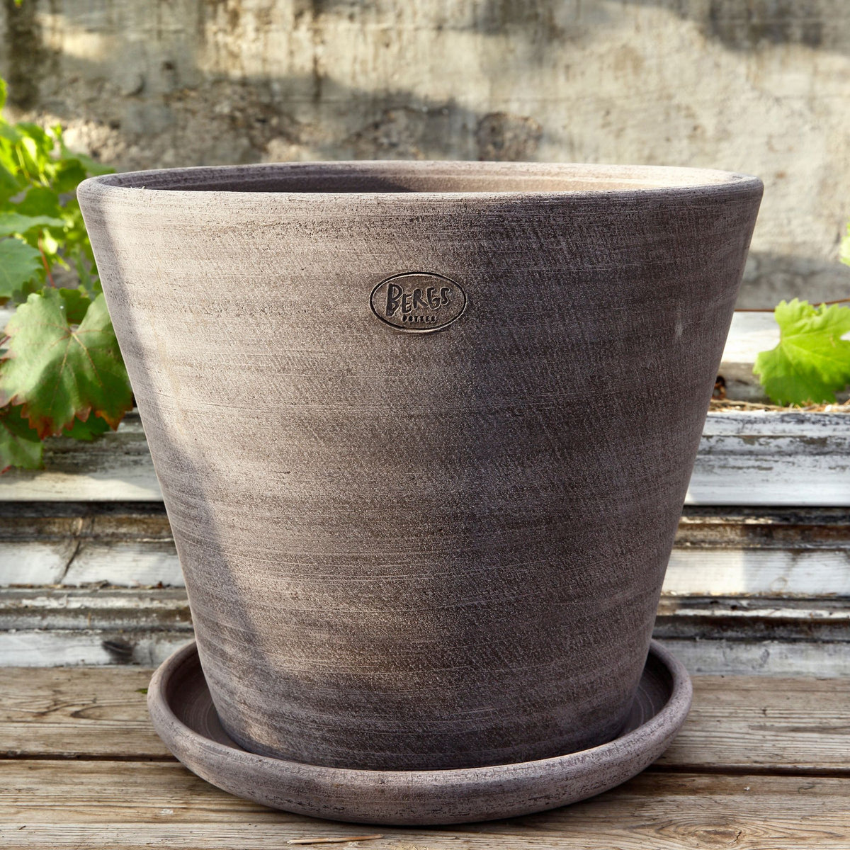 Goodee-Bergs Potter-Julie Ø30 Planter & Saucer - Color - Raw Rustic Grey